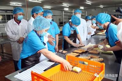 包頭市多區聯動嚴查食品安全，過期食品凍品被集中查獲